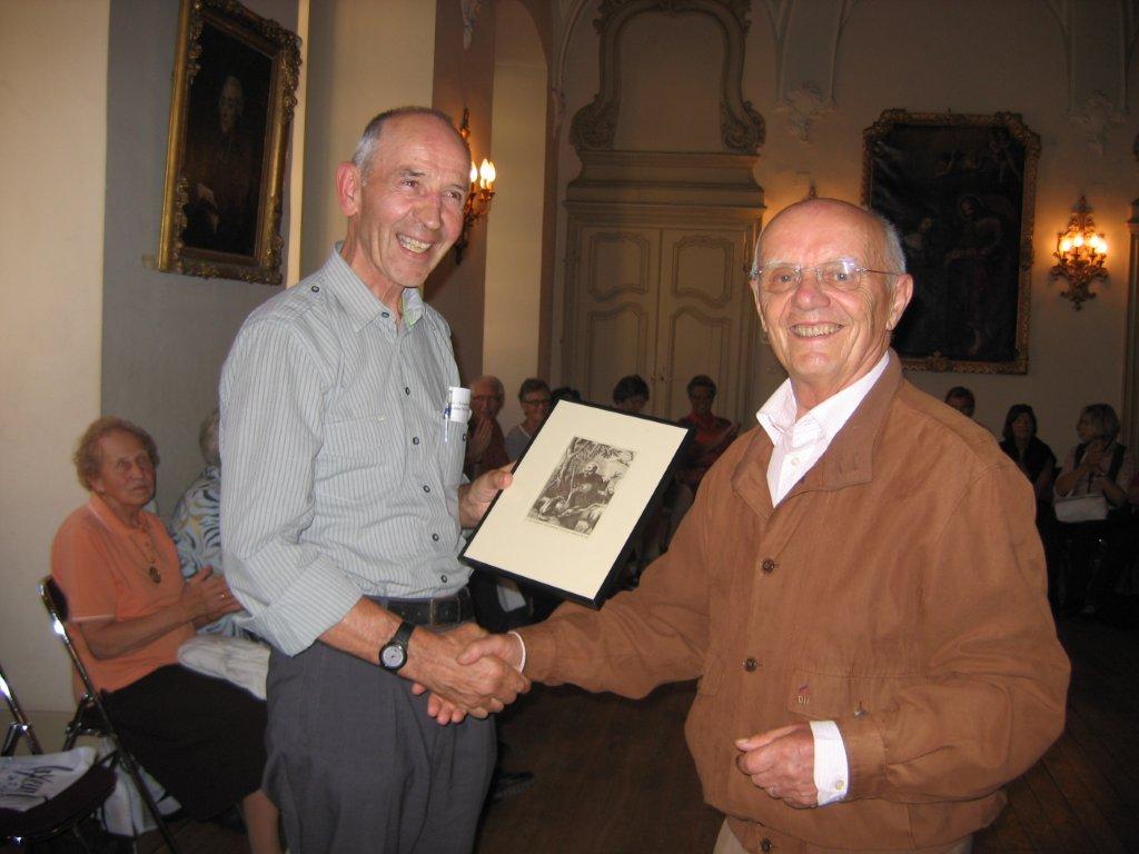 Echange de cadeaux entre M. le curé de Bregenz et le président Jean Coste 