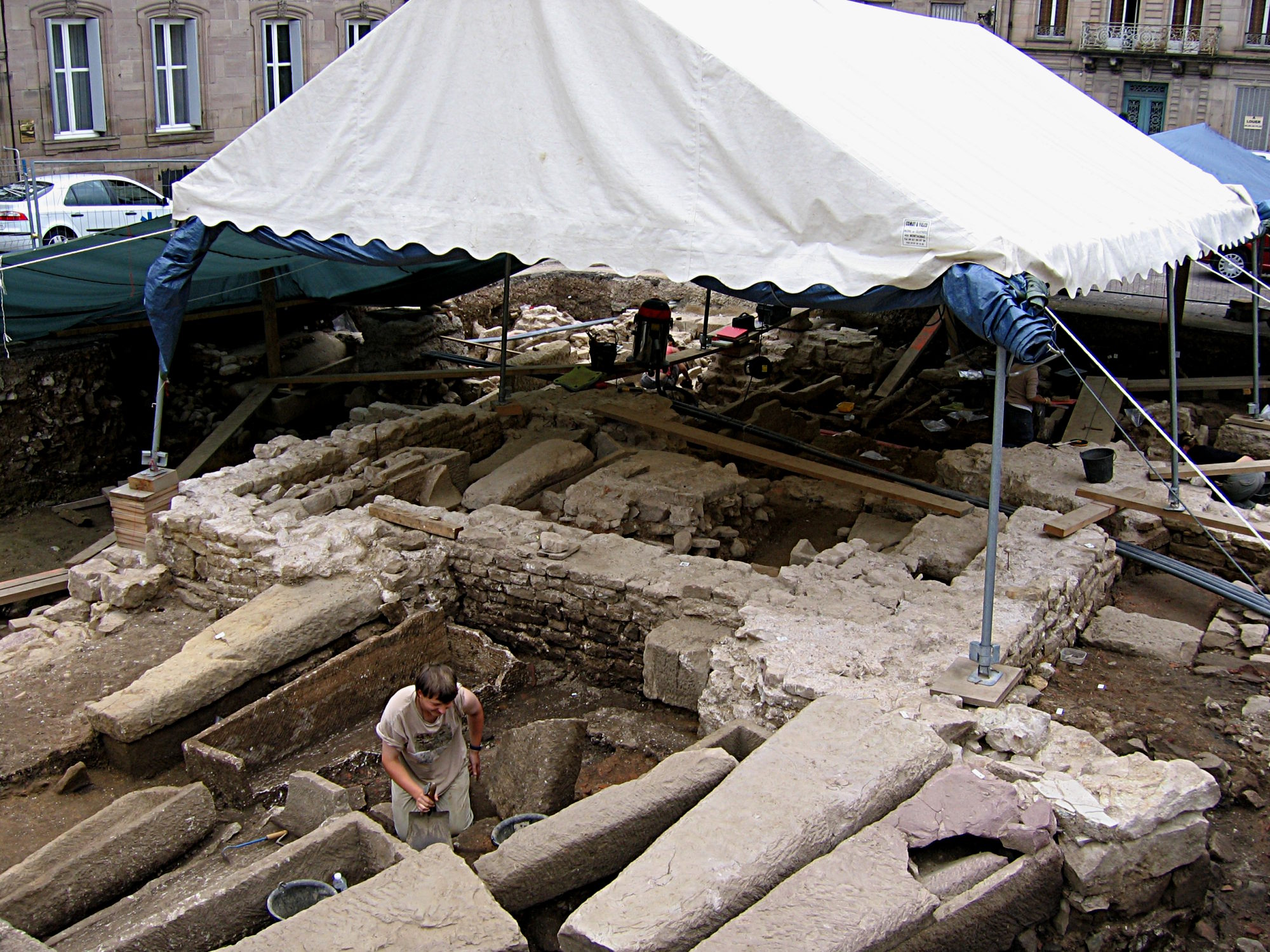 angle Nord-Est choeur carolingien/photo AASC