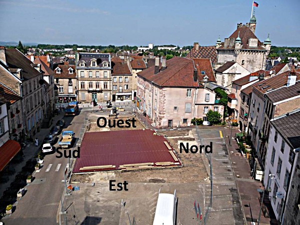 Vue générale du chantier avant la reprise de la campagne en juin 2009. Place de la République, Luxeuil